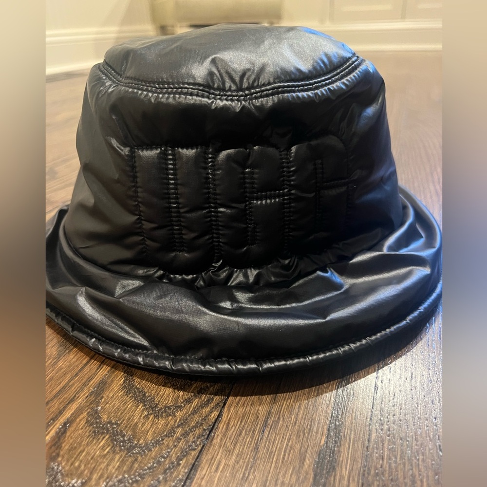 UGG women’s puffer insulated bucket hat standard hat size